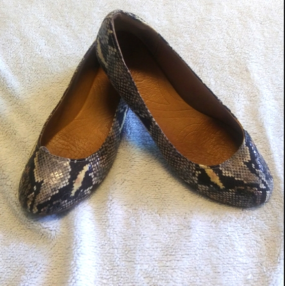 clarks snakeskin flats